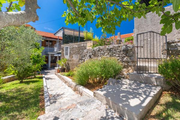 Apartment Galija, Punat historical center, Varaa Huoneisto Hotellit Kvarner Islands pysäköinnillä, Pysäköinti