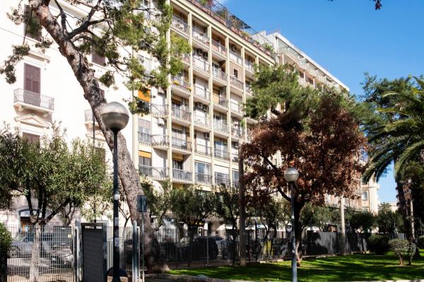 Garibaldi 23 Central Apartments by BarbarHouse, Varaa Huoneisto Bari Bari Province
