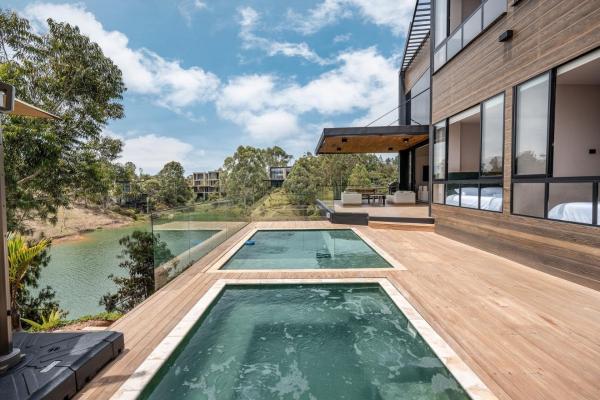 Luxury Villa in Guatapé | Pool and lake, Varaa  Medellín Antioquia