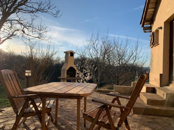 Serenane, Varaa  Hotellit Saint-André-de-Najac uima-altaalla, Uima-allas