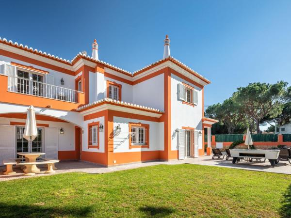 Holiday Home 4-Schlafzimmer-Villa- Garten- Pool- Strand by Interhome, Varaa  Albufeira Albufeira