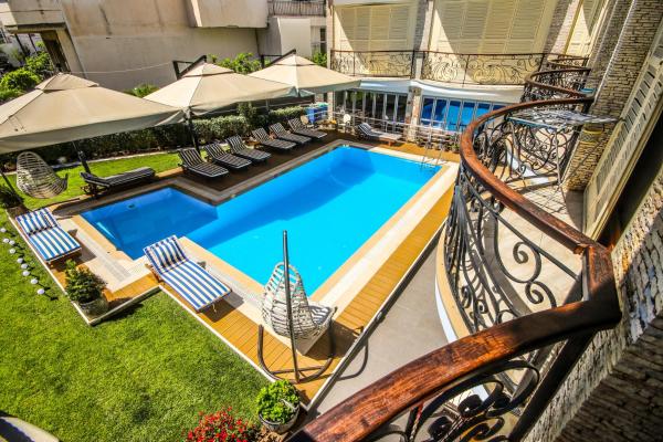 Vila Mateus, Varaa  Hotellit Vlorë County uima-altaalla, Uima-allas