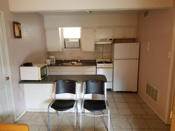 Executive Inn  Suites