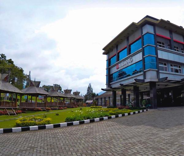 Rudang Hotel & Resort Berastagi, Varaa Hotelli 3 tähden hotellit kohteessa Berastagi, 3*